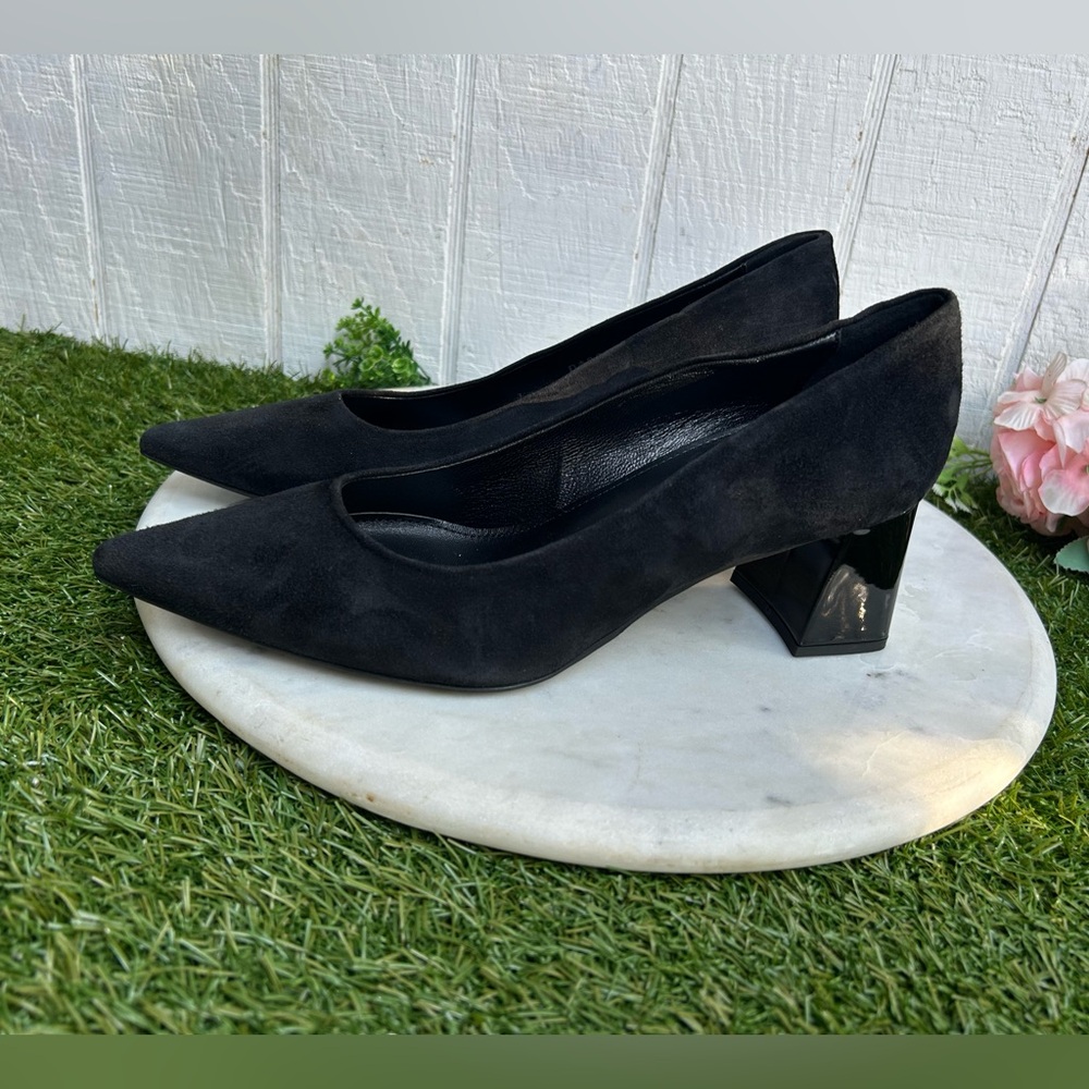 AGL women
Tracy Block Heel Pump black suede
$395 size 37.5 New - Picture 14 of 16